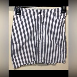 Brandy Melville Grey & White Stripe Mini Skirt size XS - Made in Italy